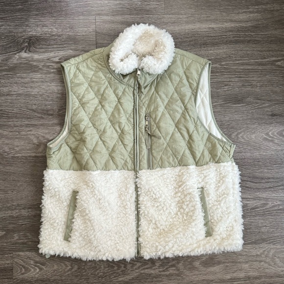 Abercrombie & Fitch Jackets & Blazers - Soft fluffy Sweater vest